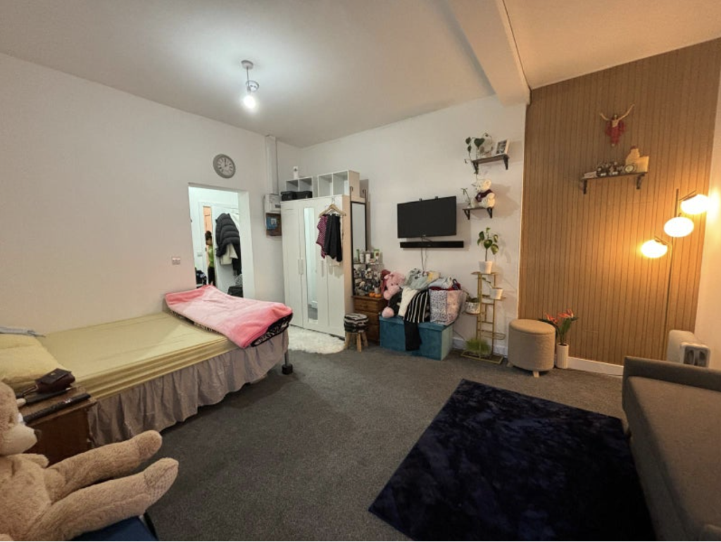 Main image of property: Hounslow – 1 Bedroom Flat