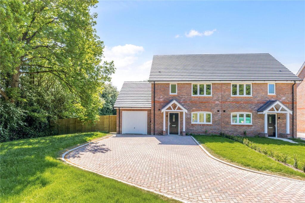 Main image of property: Meadow View, Aldermaston Road, Pamber End, Tadley, RG26