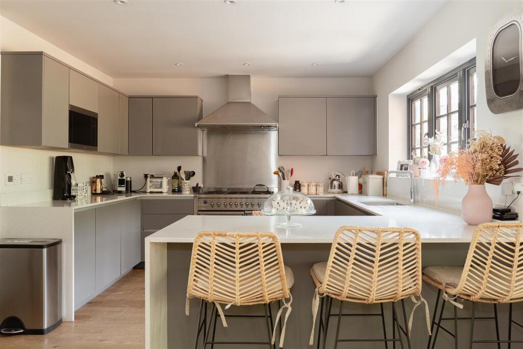 Main image of property: Roffes Lane, Chaldon, Caterham