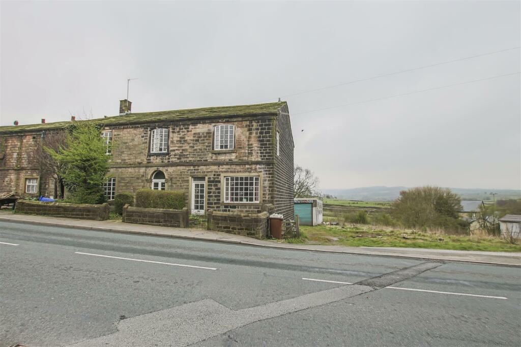5 bedroom farm house for sale in Keighley Road, Laneshawbridge, BB8