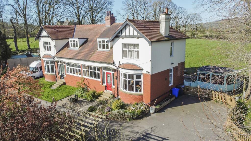 3 bedroom semidetached house for sale in Kelbrook, Barnoldswick, BB18