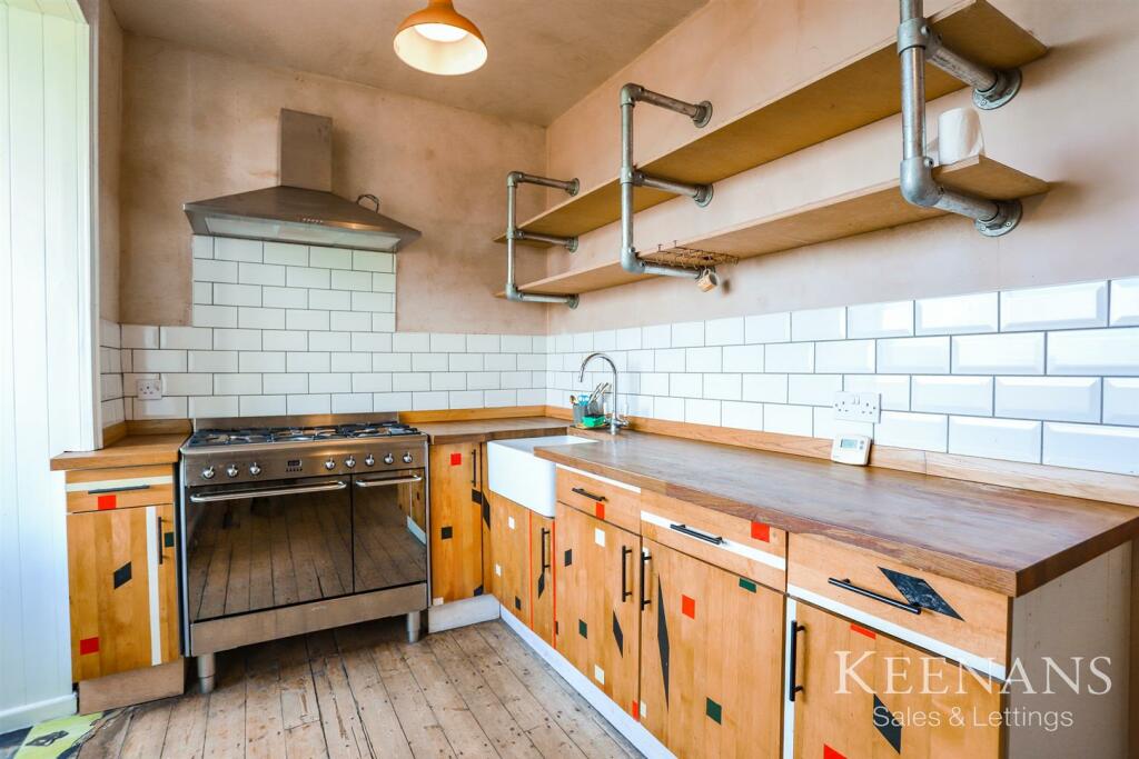 2 bedroom terraced house for sale in Clevelands Road, Burnley, BB11