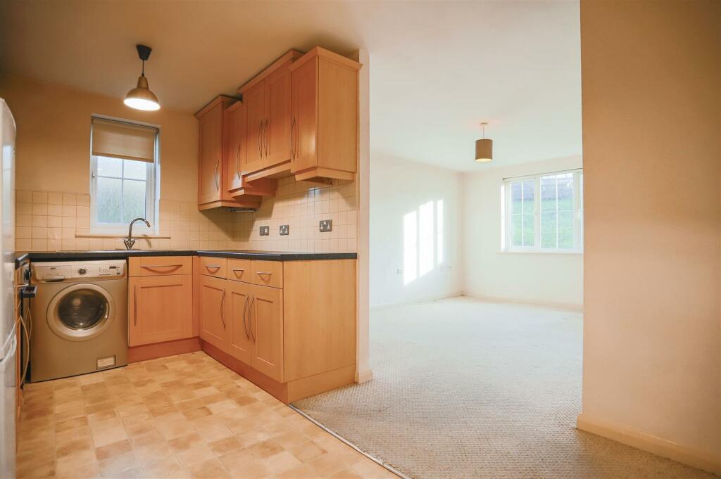 2 bedroom flat for sale in Greenbrook Road, Burnley, BB12