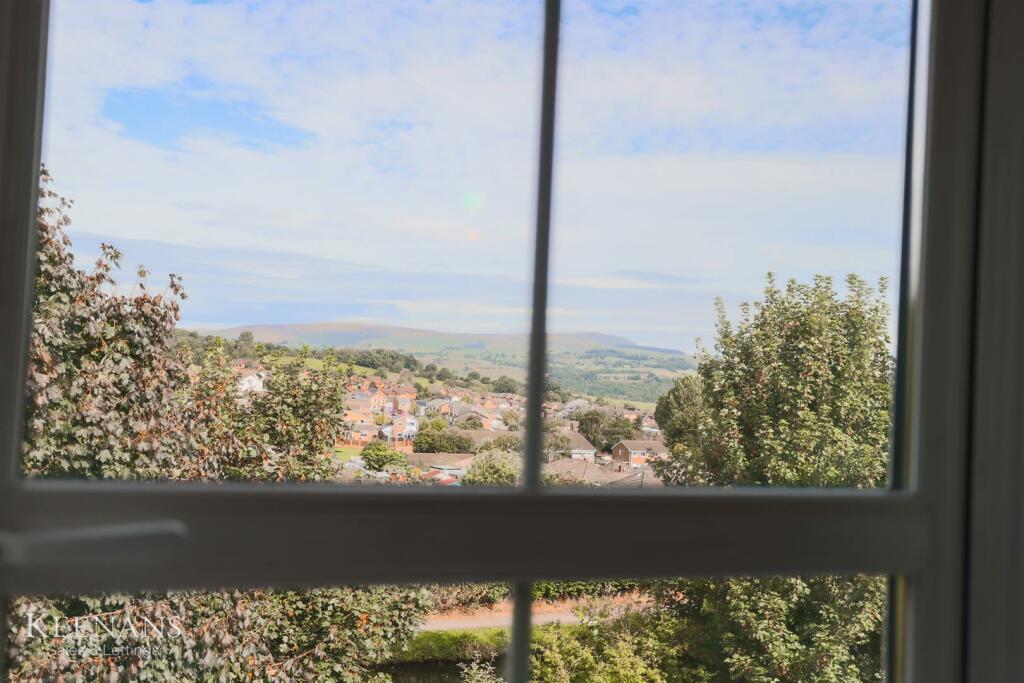Additional property image - Whitpark Grove, Ightenhill