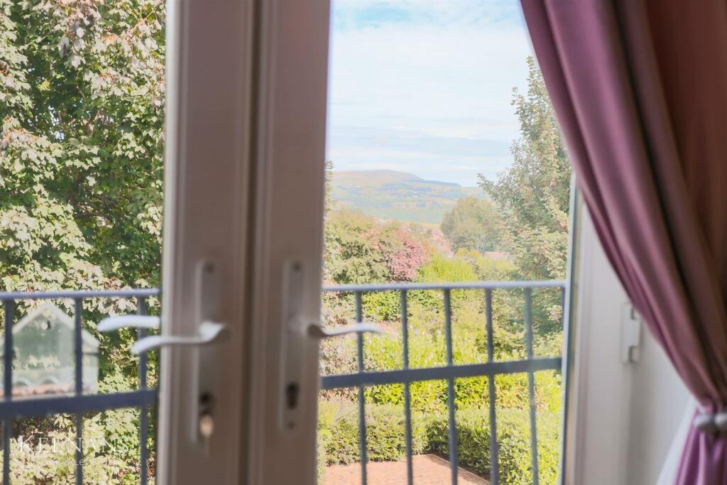 Additional property image - Whitpark Grove, Ightenhill