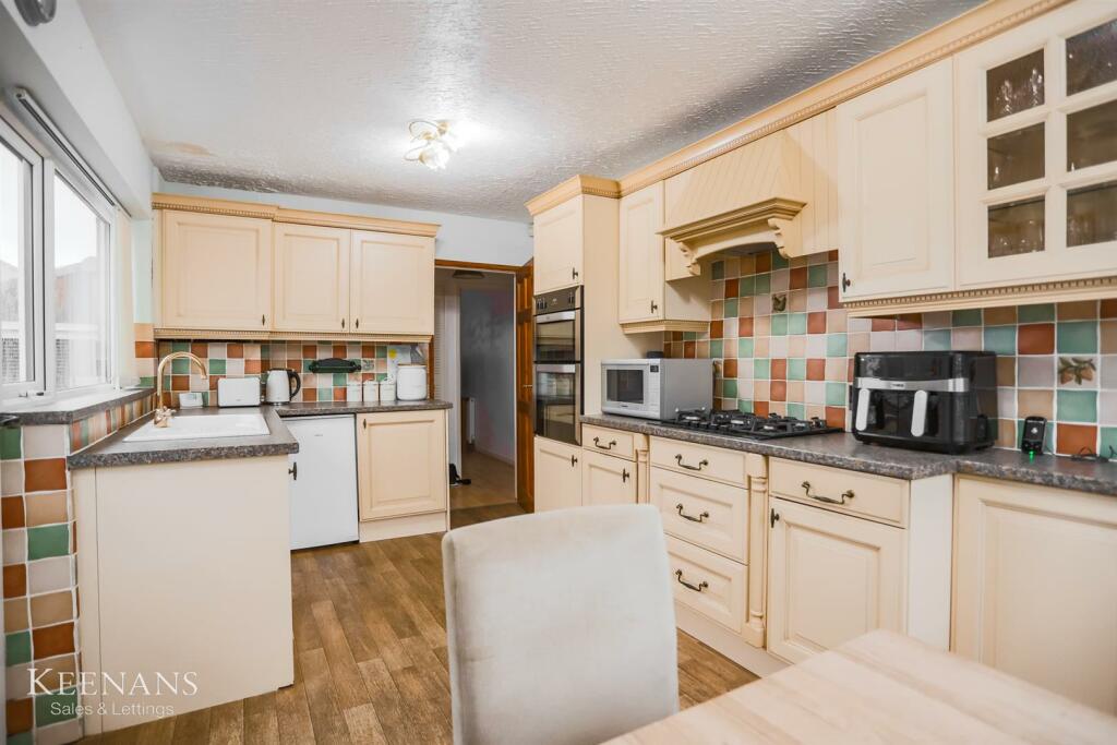 Additional property image - Oakeneaves Avenue, Burnley