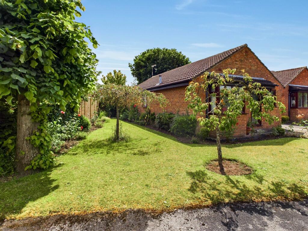 3 bedroom bungalow for sale in Chatsworth Drive, Haxby, York, North