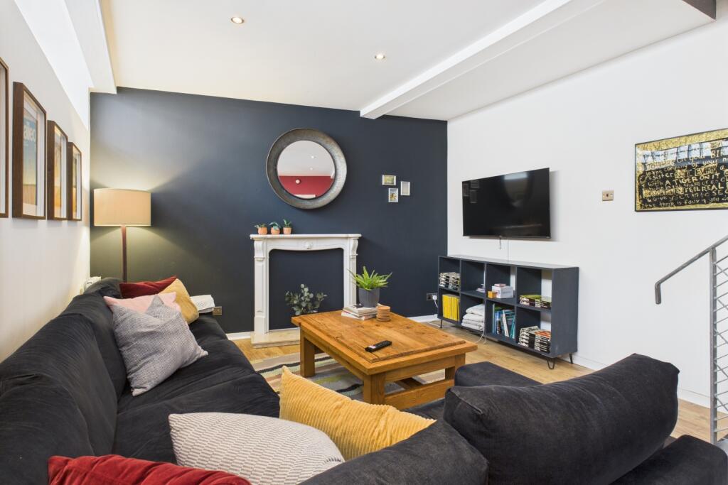 Main image of property: 1 Holgate Road, York, North Yorkshire, YO24 4AA