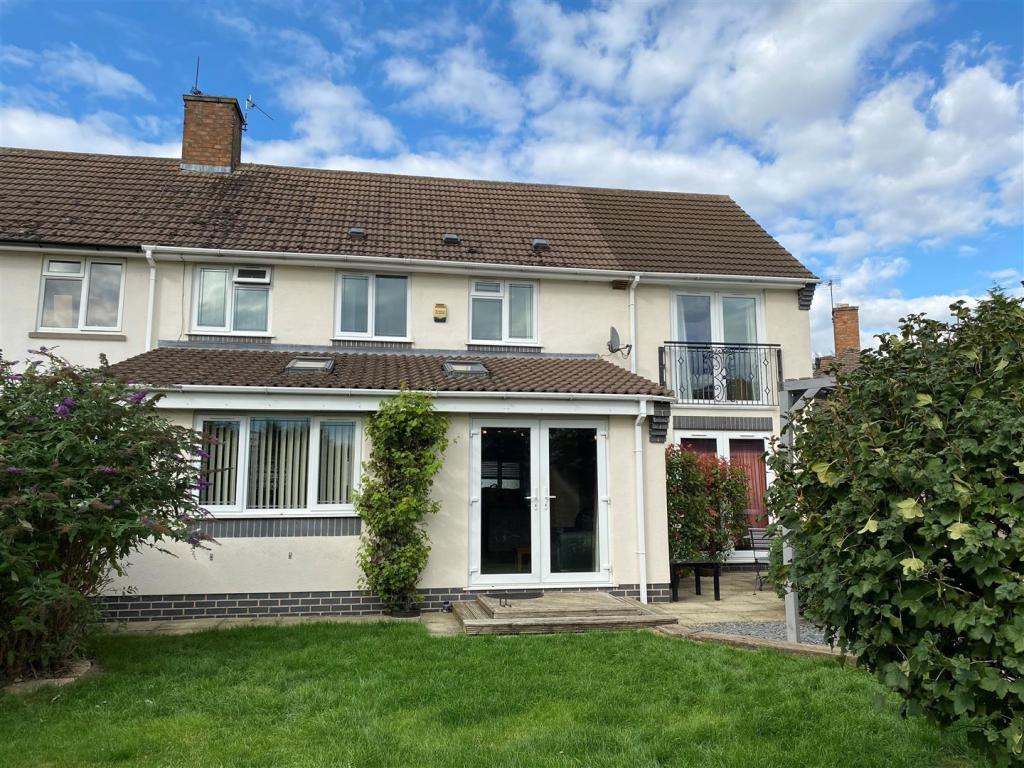 4 bedroom semidetached house for sale in Aldeby Close, Enderby, LE19