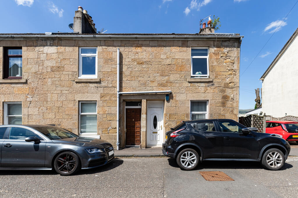 Main image of property: Flat 2, 44B Queen Street, Kirkintilloch, Glasgow, G66