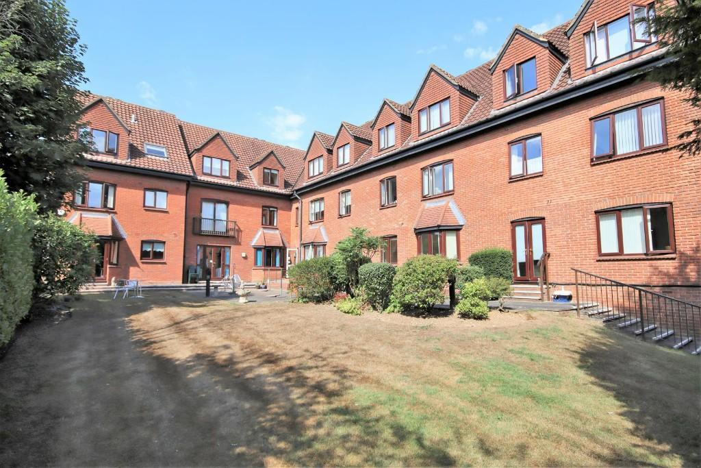 1 bedroom retirement property for sale in Chelmsford Road, Shenfield, Brentwood, Essex, CM15