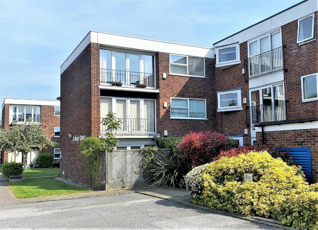 3 bedroom apartment for sale in Hutton Road, Shenfield, Brentwood