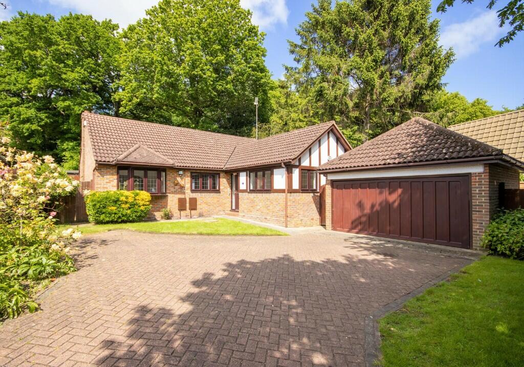3 bedroom detached bungalow for sale in Claire Close, Ingrave Road, Brentwood, Essex, CM13
