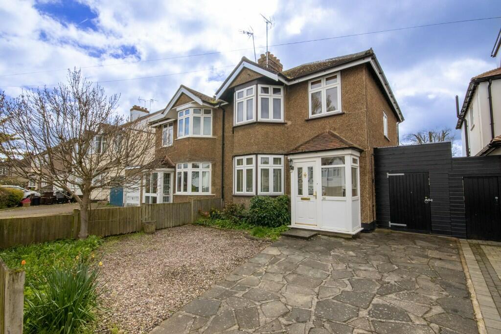 3 bedroom semidetached house for sale in Oliver Road, Shenfield, Essex
