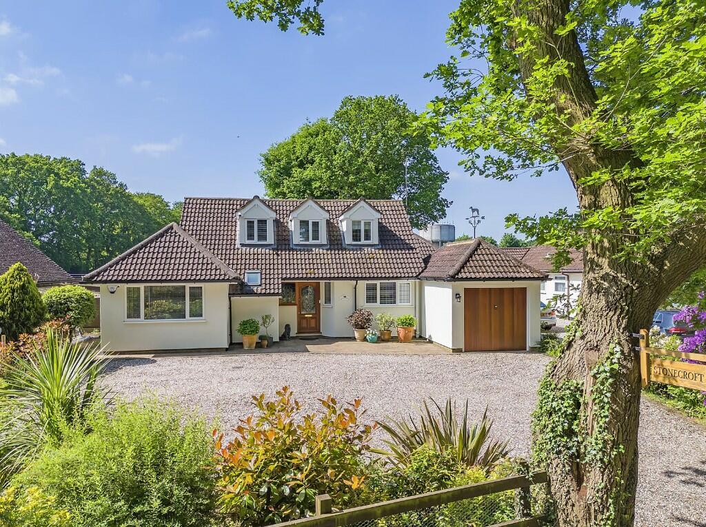 4 bedroom detached house for sale in School Road, Kelvedon Hatch