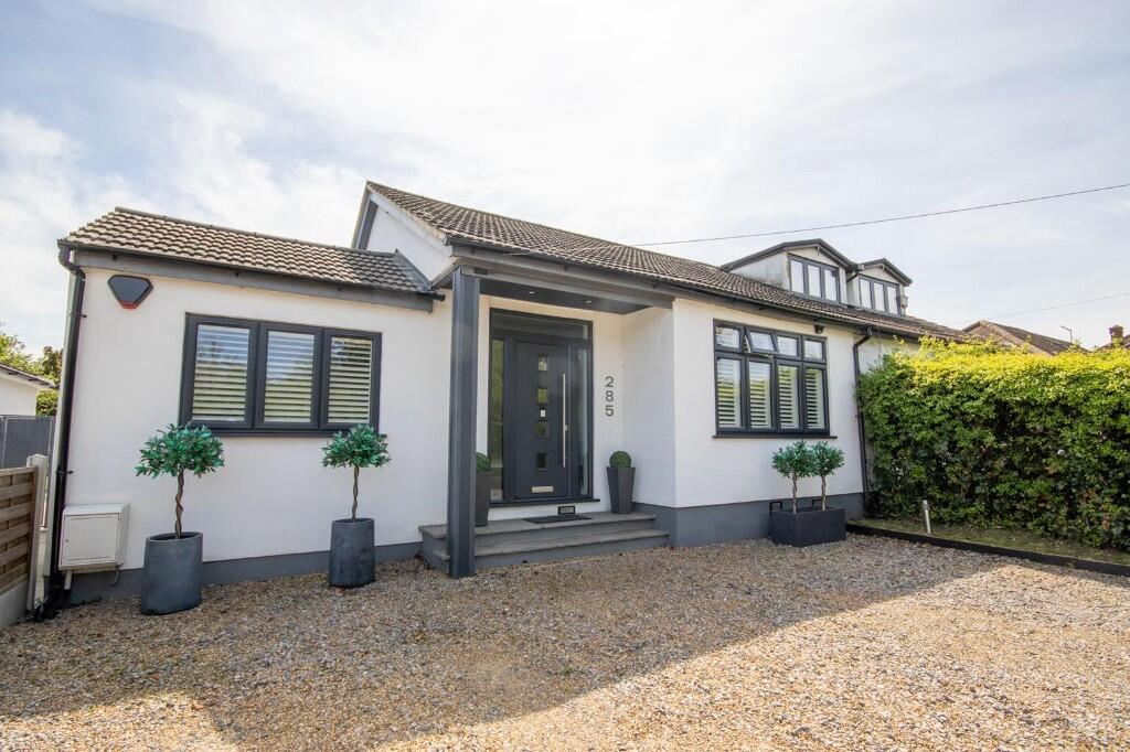 Main image of property: Chelmsford Road, Shenfield, Brentwood, Essex, CM15