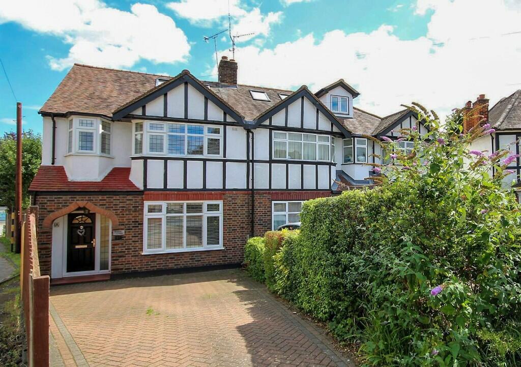 4 bedroom semi-detached house for sale in Friars Avenue, Shenfield, Essex, CM15
