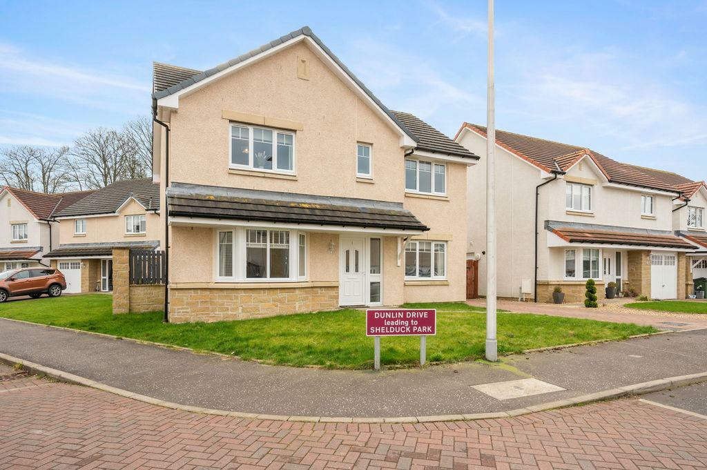 4 bedroom detached house for sale in Dunlin Drive, Alloa, FK10
