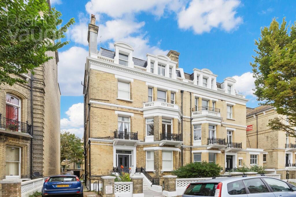 2 bedroom flat for sale in First Avenue, Hove, East Sussex, BN3