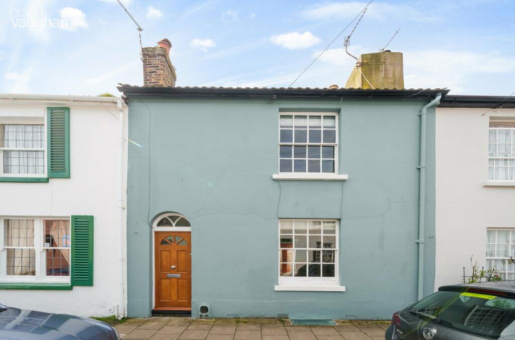 2 bedroom terraced house for rent in Kemp Street, Brighton, East Sussex, BN1
