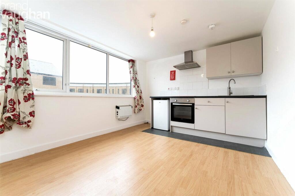 Studio flat for rent in Railway Road, Newhaven, East Sussex, BN9