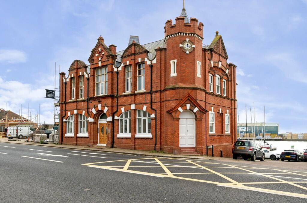 2 bedroom flat for rent in Albion Street, Southwick, Brighton, West