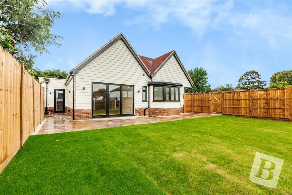 3 bedroom bungalow for sale in Hullbridge Road, South Woodham Ferrers