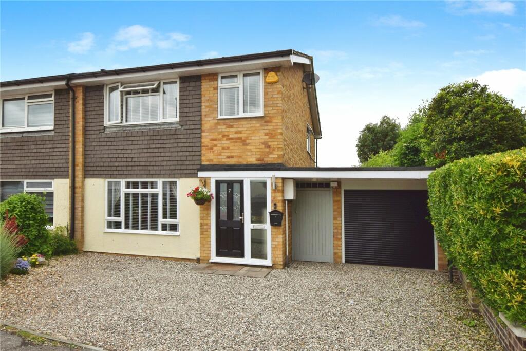 3 bedroom semidetached house for sale in Fenn Close, South Woodham