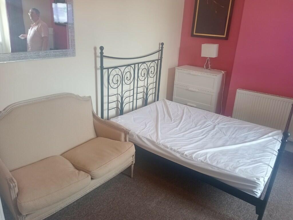 Studio flat for rent in Newport Road, Cardiff, Cardiff (County of), CF24