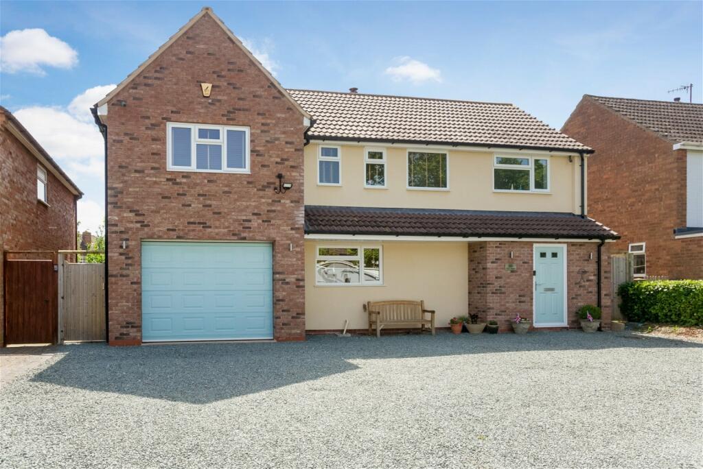5 bedroom detached house for sale in High Street, Honeybourne, Evesham