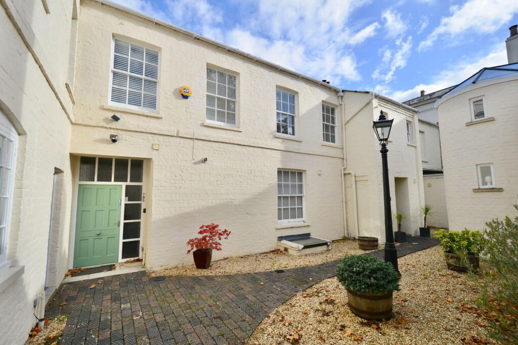 Main image of property: Coach House 1B, Collinsfield, Evesham, WR11 4NQ