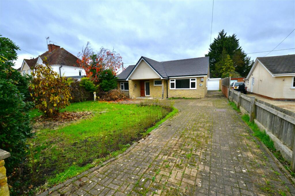 5 bedroom detached bungalow for sale in Shinehill Lane, South Littleton