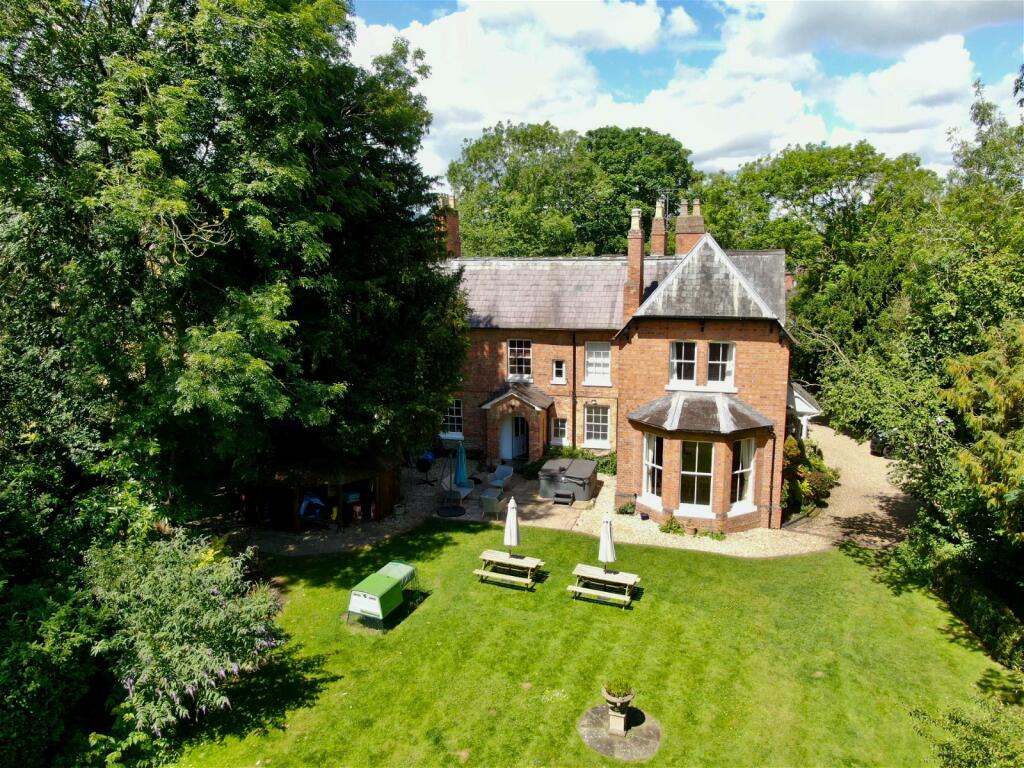 8 bedroom detached house for sale in Main Street, Sedgeberrow, Evesham