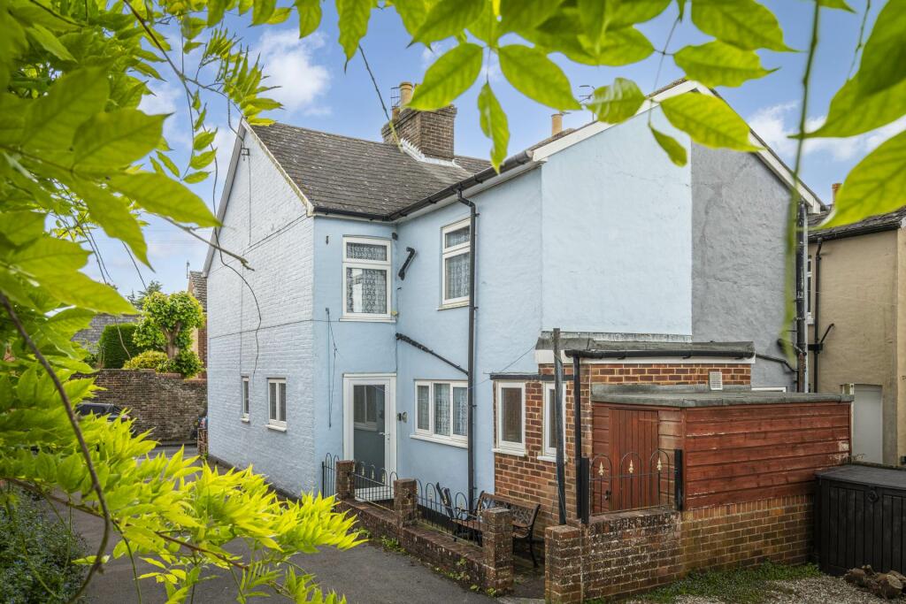 3 bedroom end of terrace house for sale in Castle Street, Southborough