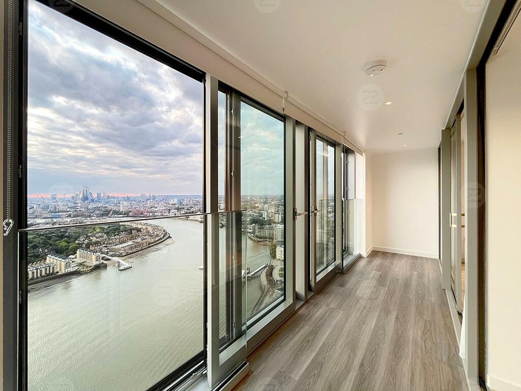 1 bedroom flat for sale in Landmark Pinnacle, 10 Marsh Wall, London
