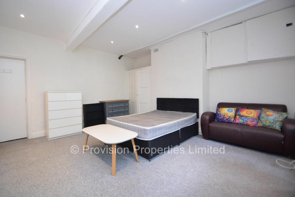 1 bedroom flat for rent in Moorland Road, Hyde Park, Leeds, LS6