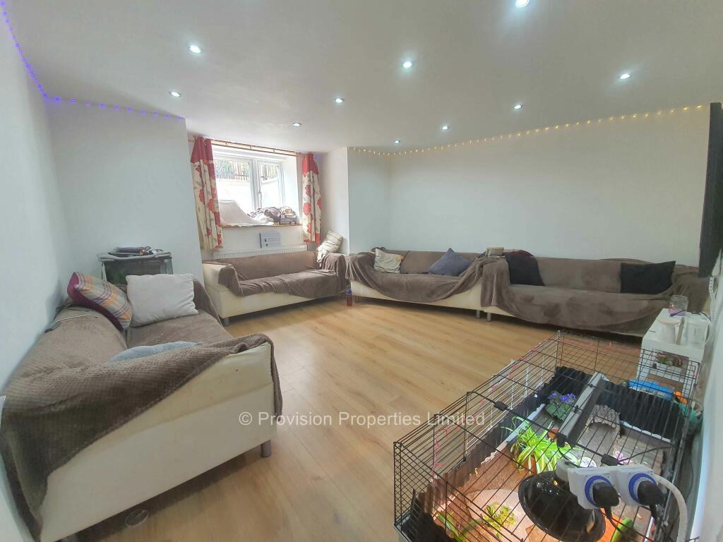 Main image of property: Headingley Avenue, Leeds, LS6