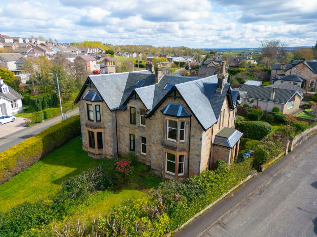 5 bedroom semidetached house for sale in Gledstane Road, PA7