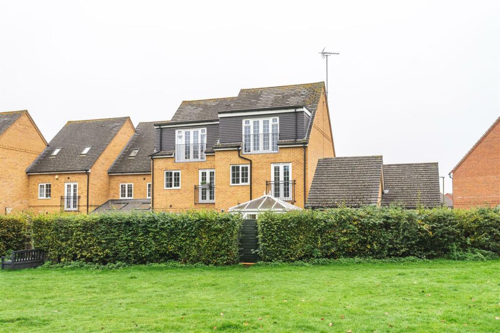 Main image of property: Harmonds Wood Close, Broxbourne, Hertfordshire, EN10