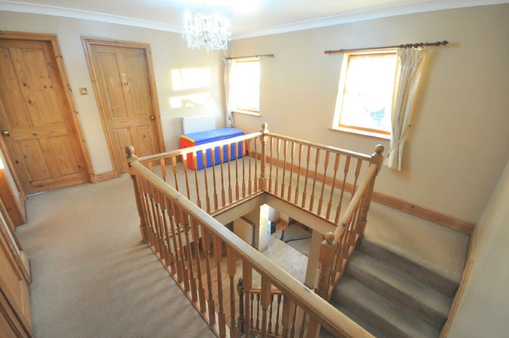 5 bedroom detached house for sale in Moss Road, Moss, Doncaster, DN6