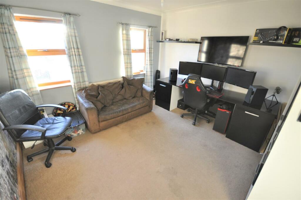 5 bedroom detached house for sale in Moss Road, Moss, Doncaster, DN6