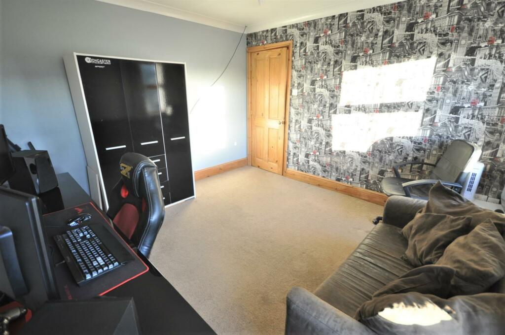 5 bedroom detached house for sale in Moss Road, Moss, Doncaster, DN6