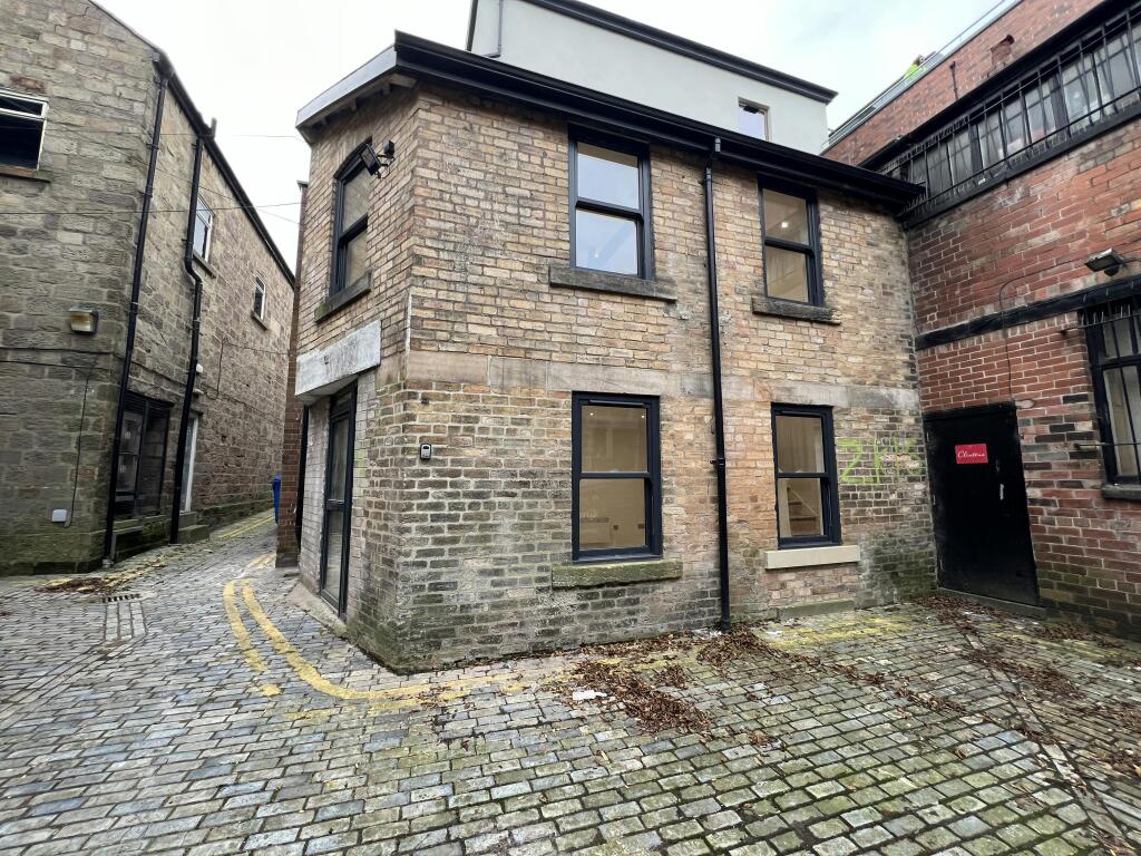 Main image of property: 15a Market Place, Harrogate, HG1 1RP