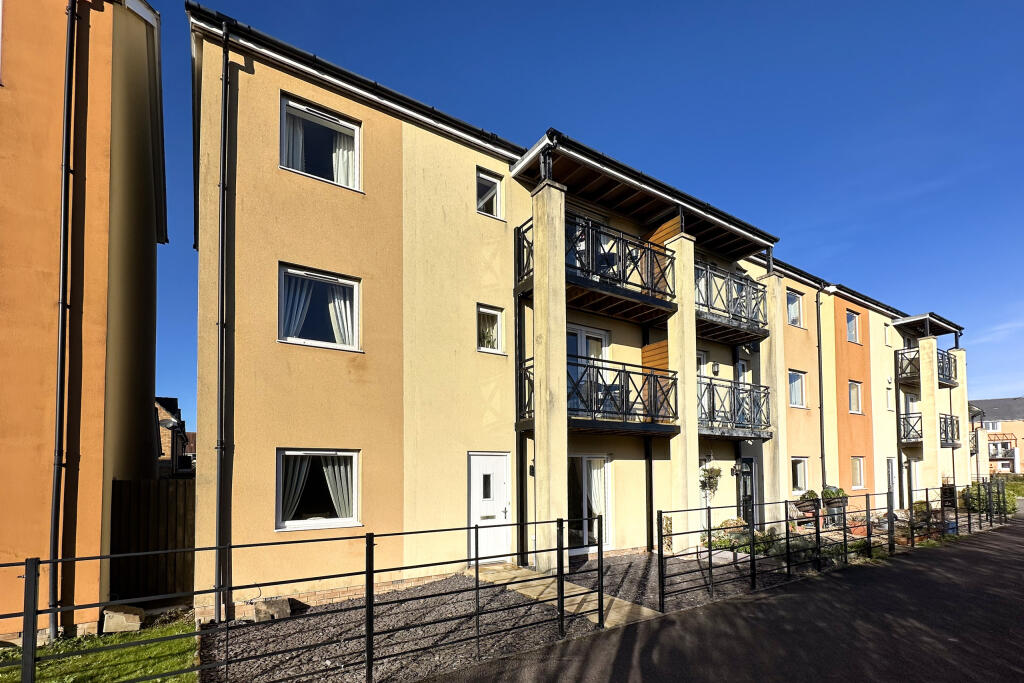 4 bedroom semidetached house for sale in Robin Place, Portishead, BS20