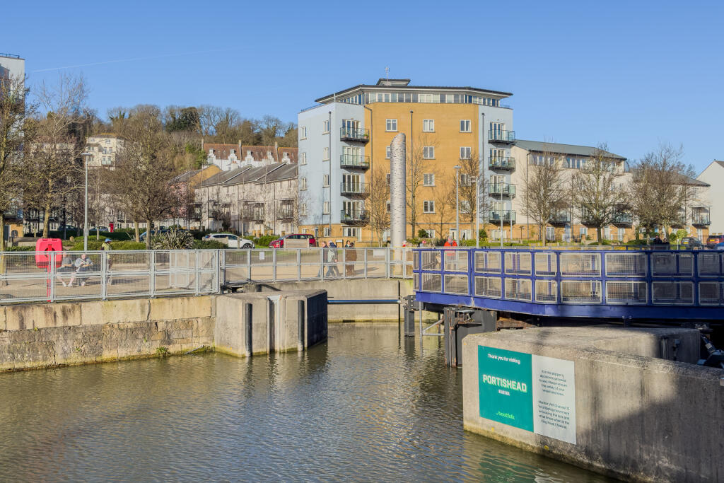 2 bedroom flat for sale in Lockside, Portishead, BS20