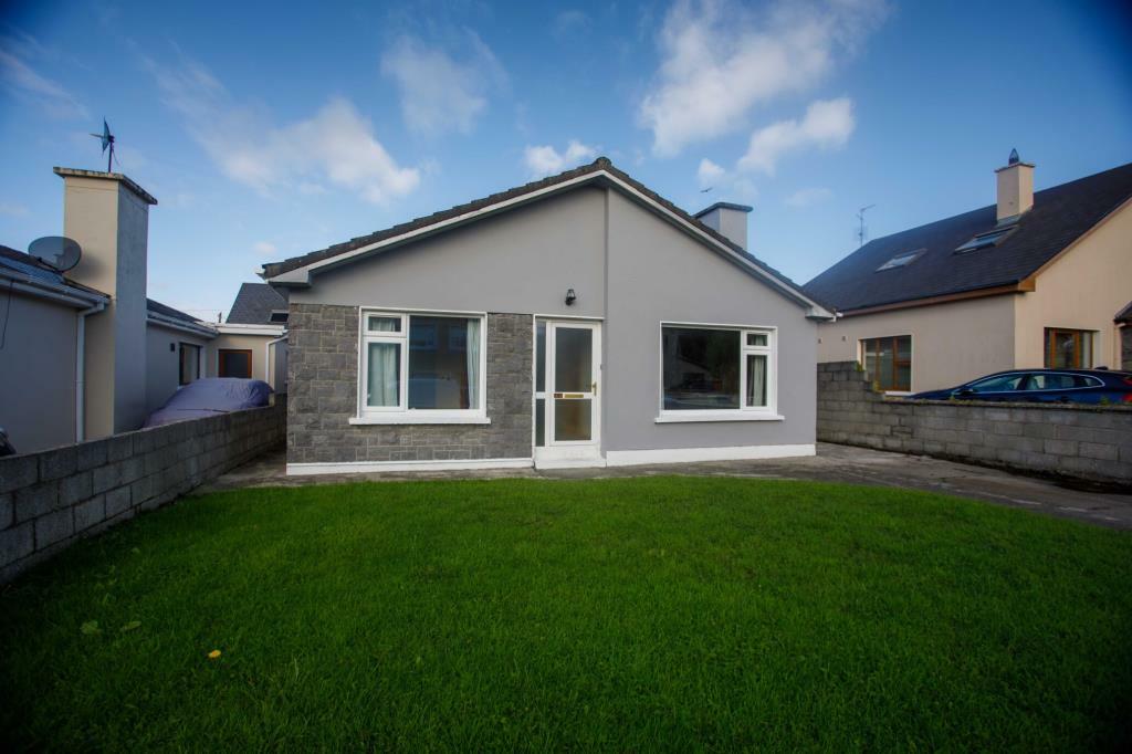 4 bedroom detached bungalow for sale in 44 Laurel Court, Oakpark