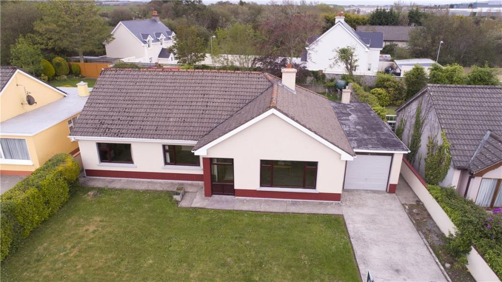 4 bedroom detached bungalow for sale in 3a Racecourse Lawn, Oakpark