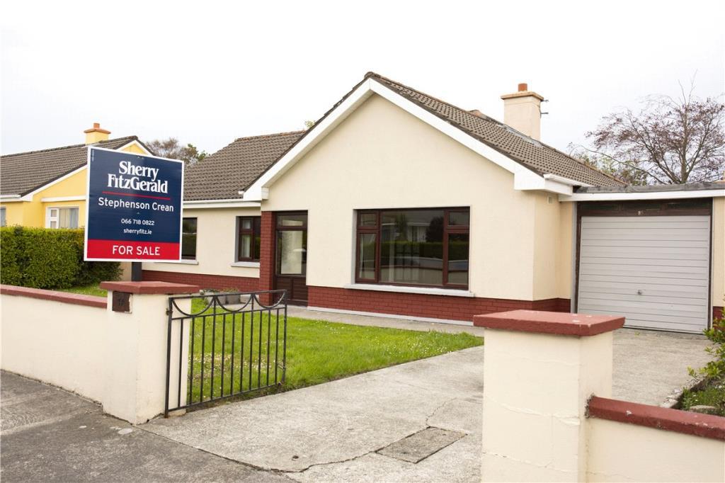 4 bedroom detached bungalow for sale in 3a Racecourse Lawn, Oakpark