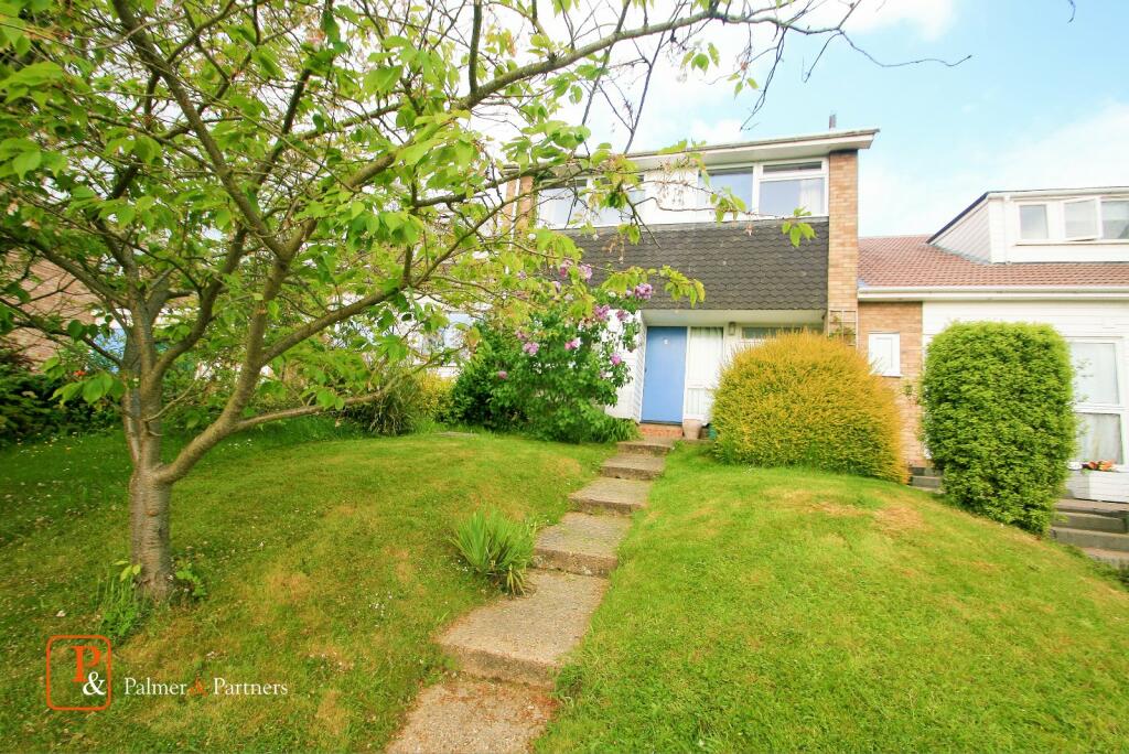 3 bedroom terraced house for rent in Valley Road, Wivenhoe, Essex, CO7