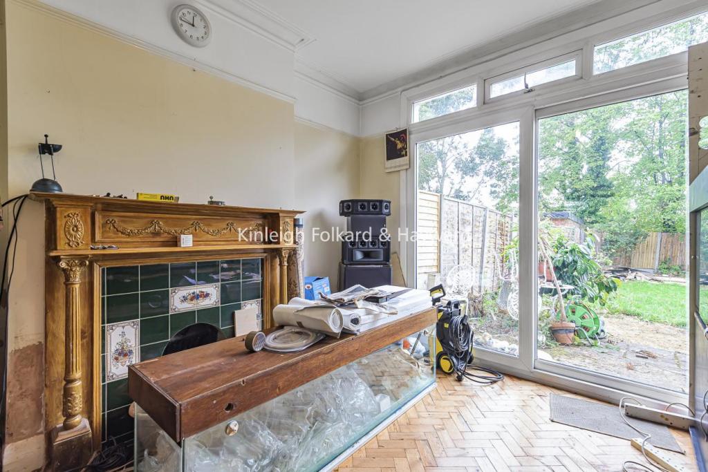 3 bedroom semidetached house for sale in Bellingham Road, Catford, SE6